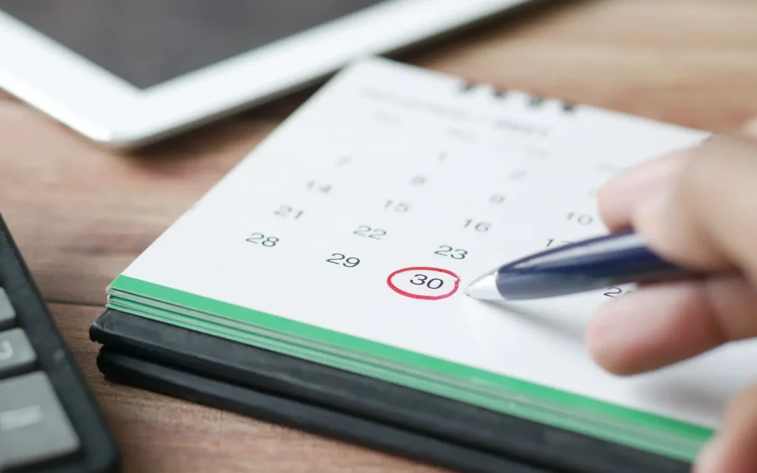Kalender mit markiertem Datum als Symbol für Versicherungsmonate und Pension